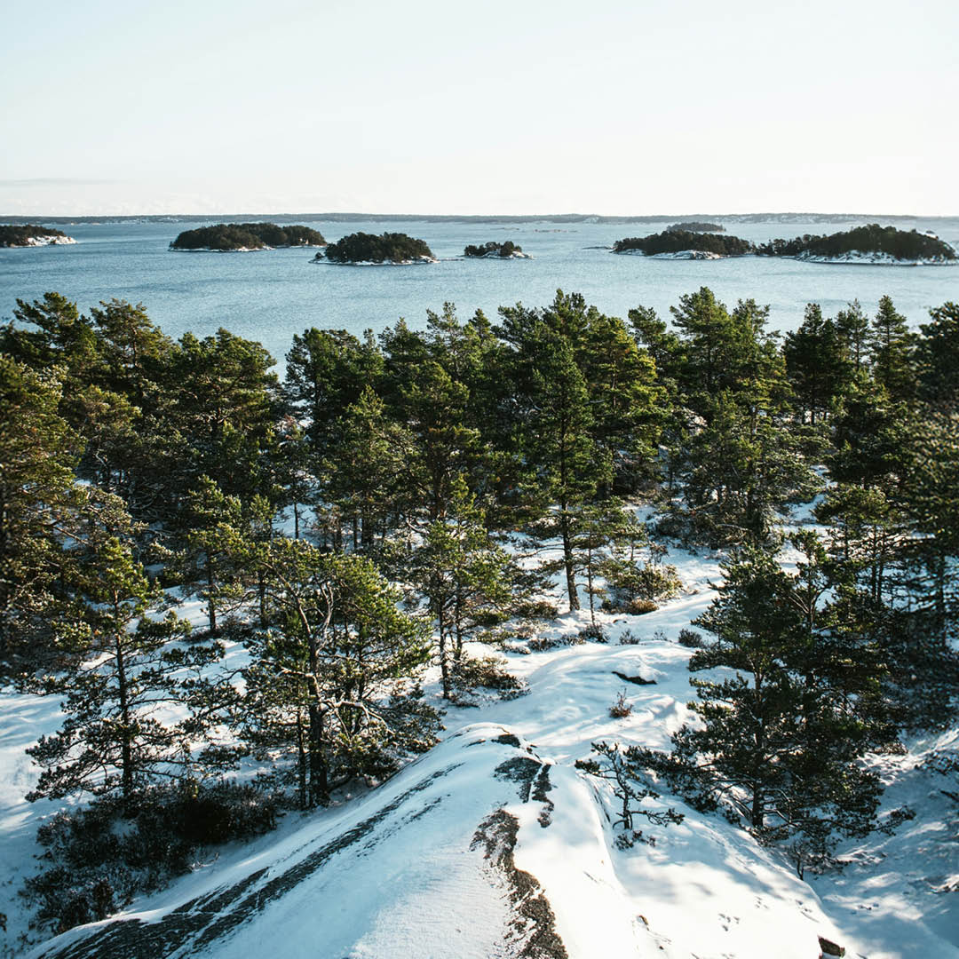 Stockholms skärgård täckt i snö